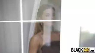 فاتنة خمر ، كريسي لينز كانت ترتدي الملابس الداخلية المثيرة بينما كانت تستعد لممارسة العادة السرية