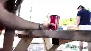 فتاة شقية تخون صاحبها رجل الاعمال المسن و تمسك زب ابنه الشاب تريد أن تتناك بقوة