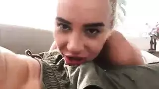 كاترين تيكيلا وأنجيليكا فيريرا تعملان كممرضات ، لكن لا يمكنهما ممارسة الجنس العرضي كثيرًا كاترين تيكيلا وأنجيليكا فيريرا تعملان كممرضات ، لكن لا يمكنهما ممارسة الجنس العرضي كثيرًا