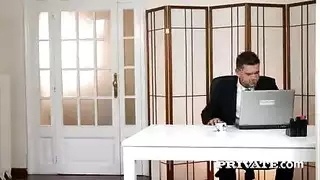 ينيك سركتيرة روسية مليحة و مثيرة و هي تريد ارضاء مديرها بكسها الساخن ينيك سركتيرة روسية مليحة و مثيرة و هي تريد ارضاء مديرها بكسها الساخن