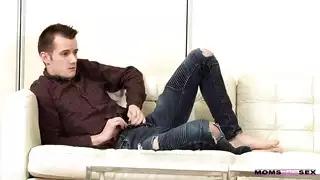 مترجم الجنس رأيت والدتي عادة ما تصنع الأمهات الجنسيات - الأم Xnxx - سفاح الجنس