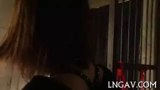 يابانية تعمل اسخن اغراء ببزازها الحلوة حتى تقوم زب عشيقها الذي ينيكها ببراعة