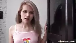 نزل شقراء ضئيلة على ركبتيها أمام رجل قرنية أراد أن يمارس الجنس معها نزل شقراء ضئيلة على ركبتيها أمام رجل قرنية أراد أن يمارس الجنس معها