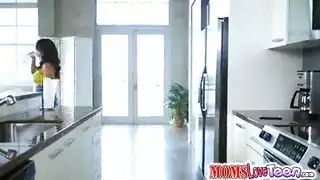 تقوم ناتاليا ستار بعمل رائع مع هزاز ، لذلك يمكن لعشيقها أن يجعلها نائب الرئيس. تقوم ناتاليا ستار بعمل رائع مع هزاز ، لذلك يمكن لعشيقها أن يجعلها نائب الرئيس.