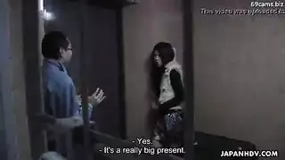 يحصل خبطت فاتنة سلوتي في السيارة من قبل سائق سيارة أجرة ، الذي مارس الجنس مع صديقتها بالفعل يحصل خبطت فاتنة سلوتي في السيارة من قبل سائق سيارة أجرة ، الذي مارس الجنس مع صديقتها بالفعل