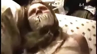 عارية في غرفة نوم الفتاة عارية في غرفة نوم الفتاة