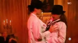 يأكل حليف مودس وجيلينا جينسن الهرة الرطبة في بعضنا البعض، في نفس الوقت. يأكل حليف مودس وجيلينا جينسن الهرة الرطبة في بعضنا البعض، في نفس الوقت.
