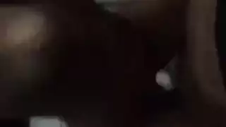 فتاة جامعية سيئة يحب أخذ الكرة صديقها العميق في بوسها شعر، مثل حيوان بري