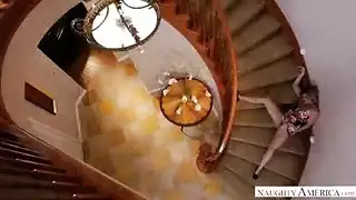 حصلت كوري في حالة سكر قليلا و تقرر ممارسة العادة السرية في الحمام أمام الرجل لها حصلت كوري في حالة سكر قليلا و تقرر ممارسة العادة السرية في الحمام أمام الرجل لها