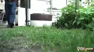 اثنين من المراهقين الثلاثي يأكلون مؤخراتهم في سن المراهقة في حفلة اثنين من المراهقين الثلاثي يأكلون مؤخراتهم في سن المراهقة في حفلة