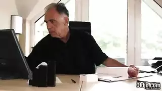 في سن المراهقة سلوتي مع ابتسامة جميلة، يحب كابري كافالي أن يبقي زوجها راضيا، طوال اليوم. في سن المراهقة سلوتي مع ابتسامة جميلة، يحب كابري كافالي أن يبقي زوجها راضيا، طوال اليوم.