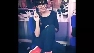 كريستينا فينيكس هو سخيف أقرن، رجل قديم في النادي الليلي، ويئر في حين كومينغ كريستينا فينيكس هو سخيف أقرن، رجل قديم في النادي الليلي، ويئر في حين كومينغ