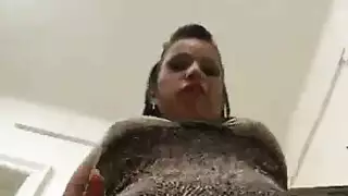 فاتنة الأبنوس، تكشف تيرا عن كس مثير شعر على الأريكة، فقط للمتعة منه فاتنة الأبنوس، تكشف تيرا عن كس مثير شعر على الأريكة، فقط للمتعة منه
