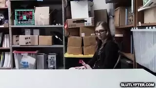 ضابط ممحون هيجان يعاقب مزة شقراء سارقة بالمص و السكس الخلفي في مكتبه ضابط ممحون هيجان يعاقب مزة شقراء سارقة بالمص و السكس الخلفي في مكتبه
