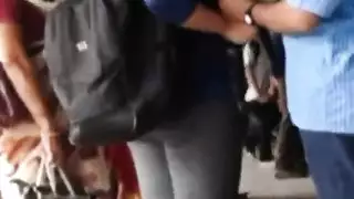 في سن المراهقة حلوة مع الشعر الأخضر يحصل لها أصابع الحمار ضيق اصابعها ومليئة قليلا