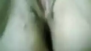 الفاجره تلعب فى كسها اوى وتقول لعشيقها حطه بقا انا كسى ولع وينيكها ويفشخها