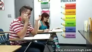 تلميذة مثير مارس الجنس أستاذها للحصول على شاعر شاعر المليون لم تستطع حتى جعل زملائها في الغرفة نائب الرئيس.