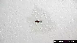 الابن الهائج ينيك امه بدون ما تشعر في سكس محارم أجنبي ساخن جداً