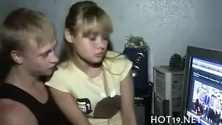 الطازجة في سن المراهقة ركوب ديك صديقها ، لأنها تريد أن يشعر نائب الرئيس الحارة في جميع أنحاء وجهها الطازجة في سن المراهقة ركوب ديك صديقها ، لأنها تريد أن يشعر نائب الرئيس الحارة في جميع أنحاء وجهها