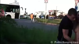 سكس ثلاثي مع شقراء تمارس الجنس في الشارع تمص زب نياك و تتناك من آخر