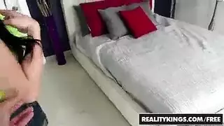 نيكي بيل وكارتر فوكس يركبان قضيبًا واحدًا ويحصلان على نائب الرئيس على وجوههما نيكي بيل وكارتر فوكس يركبان قضيبًا واحدًا ويحصلان على نائب الرئيس على وجوههما