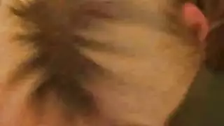 ترضع زب صغير ولذيذ و تدخله في فمها و تفعل به ما يحلو لها و حبيبها يذوب