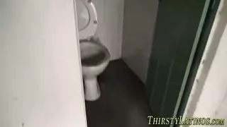 تمكنت المتأنق المستقيم من ممارسة الجنس مع اثنين من الاطفال مثليه في بوف ومشاهدة وجوههم