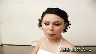 القنبلة الجنسية القديمة 18 عاما هي ركوب قضيب أسود كبير في مختلف المناصب، على السرير. القنبلة الجنسية القديمة 18 عاما هي ركوب قضيب أسود كبير في مختلف المناصب، على السرير.