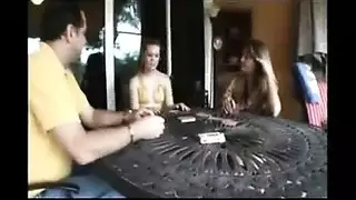 درس تربية جنسية عملي مع أب ينيك بنته البكر و يفتحها قدام الأم