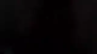 عُصبت عيني ريجينا وأجبرت على ممارسة الجنس ، لأن أعز أصدقائها يريد مص قضيبه