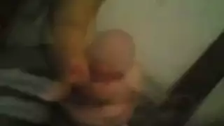 عربية سورية نار تلبس الزب في طيزها و تكز على شفتيها من سخونته