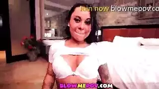 فاتنة الحبر ذات الشعر الأحمر تقوم بعمل رائع في المطبخ ، من حين لآخر فاتنة الحبر ذات الشعر الأحمر تقوم بعمل رائع في المطبخ ، من حين لآخر