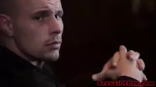الأمين الأوروبي يمثل مسلية تماما مع عميلها الغني لأن رئيسها يبدو أنها مثلها الأمين الأوروبي يمثل مسلية تماما مع عميلها الغني لأن رئيسها يبدو أنها مثلها