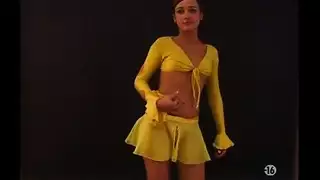 يُترجم إلى أشياء مثيرة أو أشياء مثيرة أو أنشطة جنسية في اللغة الإباحية القذرة يمكن أن يطلق عليه مثير القرف