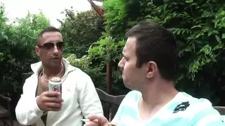 الجار مع كبير الثدي عارية في حمام السباحة الجنس مع اثنين من الأصدقاء الجار مع كبير الثدي عارية في حمام السباحة الجنس مع اثنين من الأصدقاء