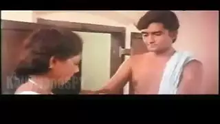 هندي ينجح في استثارة جارته المطلقة الساخنة ويقعلها ملابسها وياكل بزازها الكبيرة ويطحن كسها المبرطخ