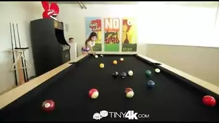 غنيمة كبيرة لاتينا في سن المراهقة مارس الجنس من الصعب يحصل الفم الكامل من نائب الرئيس. غنيمة كبيرة لاتينا في سن المراهقة مارس الجنس من الصعب يحصل الفم الكامل من نائب الرئيس.