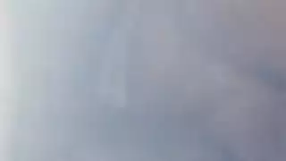 امرأة ناضجة تمتص قضيب وكيلها ، بينما هي مبللة ، في الهواء الطلق