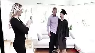 هذه المرأة الشقراء لها ثديين كبيرة وتمارس الجنس مع صبي في سن المراهقة هذه المرأة الشقراء لها ثديين كبيرة وتمارس الجنس مع صبي في سن المراهقة