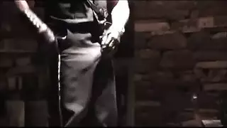 رجل أصلع يرتدي سروالًا جلديًا أخضر يمارس الجنس مع صديق جاره المقرب ، بينما كانت صديقته نائمة رجل أصلع يرتدي سروالًا جلديًا أخضر يمارس الجنس مع صديق جاره المقرب ، بينما كانت صديقته نائمة