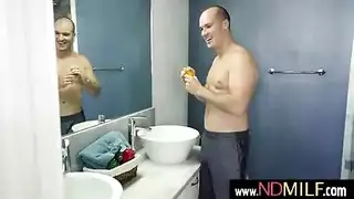 جبهة مورو رائع، أليكسيس بريل يحمل ساقيها انتشار على نطاق واسع والحصول على بوسها محشوة مع دسار. جبهة مورو رائع، أليكسيس بريل يحمل ساقيها انتشار على نطاق واسع والحصول على بوسها محشوة مع دسار.
