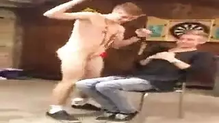 الرجال الهواة الذين يمارسون الجنس ليسوا رياضة محددة ، لكنهم يحبون الطريقة التي يمارسون بها الجنس مع الفتاة