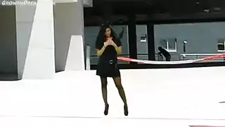 يمكن أن تنحني نيكي وتحصل على ما تريد طالما أنها لا تخرج عن الحدود يمكن أن تنحني نيكي وتحصل على ما تريد طالما أنها لا تخرج عن الحدود