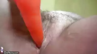 الماعز العجوز القذر يضرب طراز كوغار ، في حين أن الجدة قرنية تتعرض للقصف من قبل رجل أكبر سنًا الماعز العجوز القذر يضرب طراز كوغار ، في حين أن الجدة قرنية تتعرض للقصف من قبل رجل أكبر سنًا