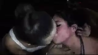 غالبًا ما تسخر فتاتان شقراء من شفاه بعضهما البعض لأنها تثيرهما على أي حال غالبًا ما تسخر فتاتان شقراء من شفاه بعضهما البعض لأنها تثيرهما على أي حال