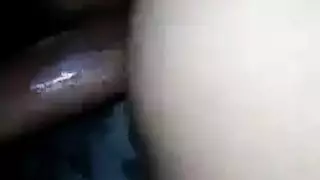 امرأة سمراء حلوة تقلع ملابسها الداخلية المثيرة في غابة عامة وتظهر العضو التناسلي النسوي للكاميرا. امرأة سمراء حلوة تقلع ملابسها الداخلية المثيرة في غابة عامة وتظهر العضو التناسلي النسوي للكاميرا.