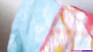 يمارس العادة السرية في غرفة نومه و تقفشه أخته من أبيه تمصه بحرارة و أمه تقفشه ينيكها