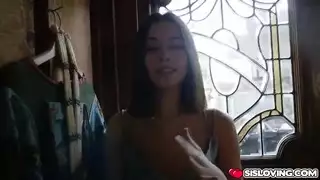 تلمس أريا لي بلطف جسدها الجميل أمام الكاميرا لأنها تريد أن تصبح نجمة أفلام إباحية