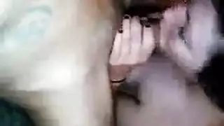 حصل كاررا أكل سراويل حمراء وزرقاء ولونها اللسان غريب وتمويل من المالك. حصل كاررا أكل سراويل حمراء وزرقاء ولونها اللسان غريب وتمويل من المالك.