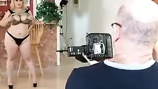 ينيك بدينة شقراء بزازها نار و طيزها مكور كبير في المطبخ بكل متعة جنسية ينيك بدينة شقراء بزازها نار و طيزها مكور كبير في المطبخ بكل متعة جنسية